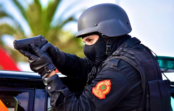 أمن طنجة يستخدم الرصاص للقبض على مجرم هاجم عناصر الشرطة بسيف وكلب خطير