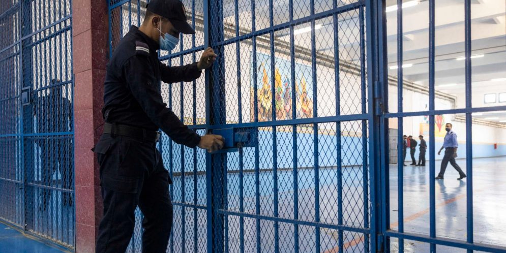 تقرير يرصد زيادة في عدد سجناء المغرب والشباب اليافعين على رأس القائمة
