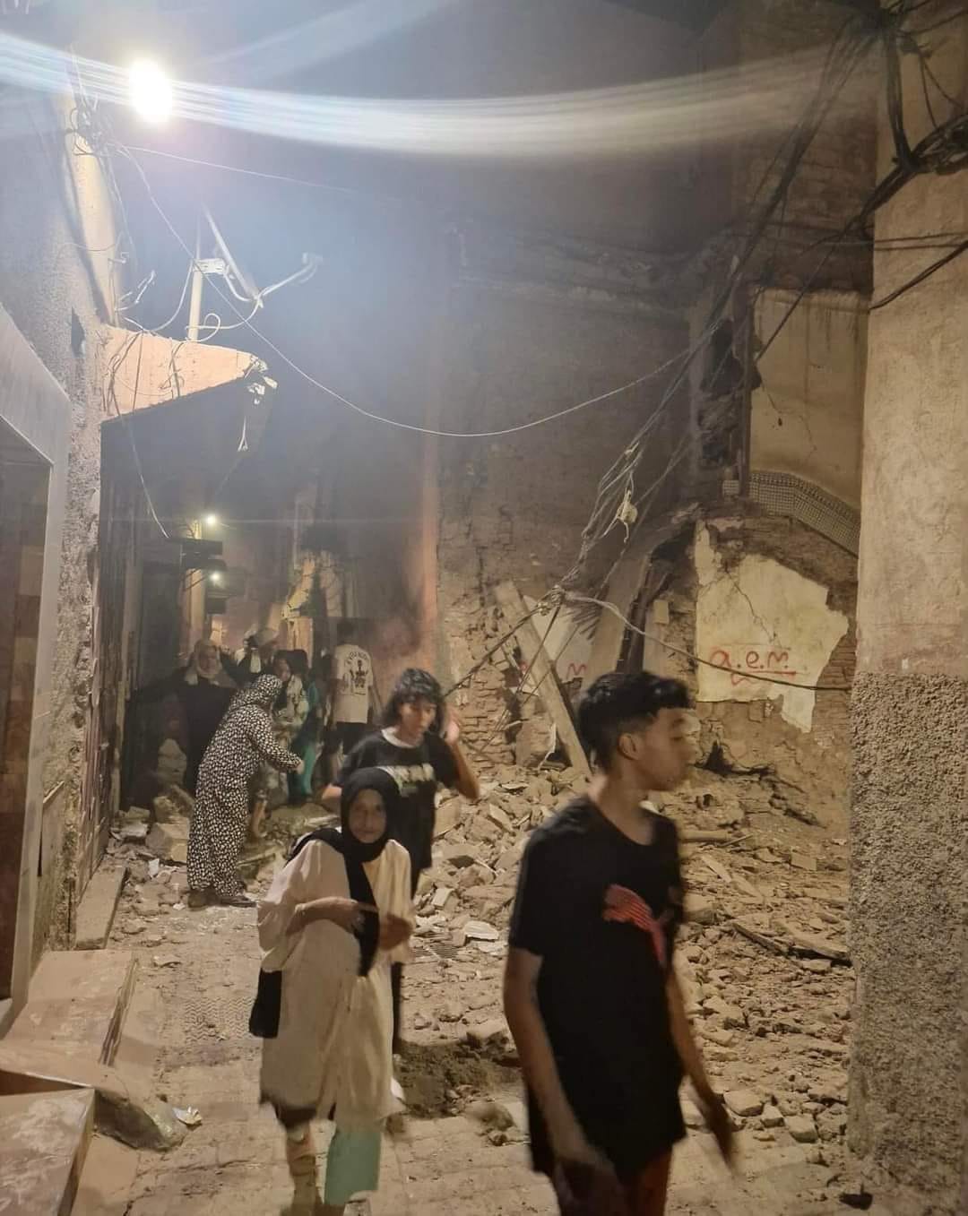 انهيار منازل في عدة مدن مغربية جراء الزلزال القوي + صور