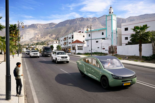 تجريب أول سيارة دفع رباعي تعمل بالطاقة الشمسية في المغرب