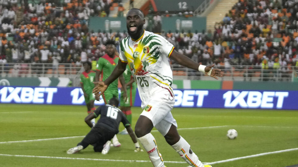 مالي تعبر إلى دور ربع نهائي كأس إفريقيا للأمم بعد فوزها على بوركينا فاسو (2-1)