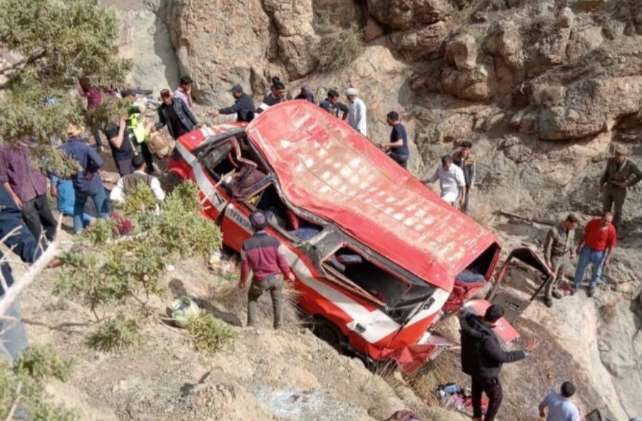 مصرع 9 أشخاص وإصابة آخرين في حادثة سير بإقليم أزيلال