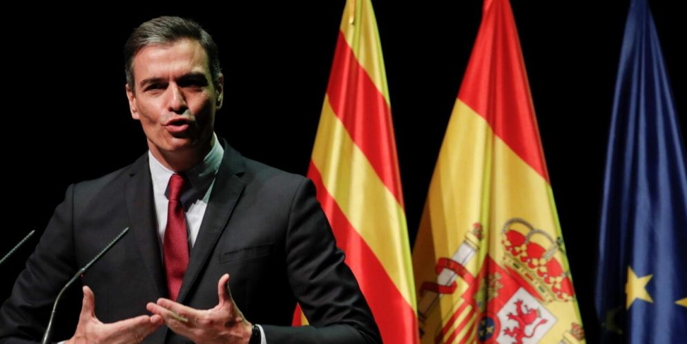رئيس الحكومة الإسبانية يتراجع عن قرار الاستقالة ويقرر البقاء في منصبه