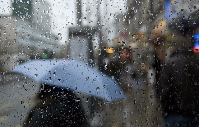 نشرة إنذارية: أمطار قوية أحيانا رعدية غدا الأربعاء بعدد من أقاليم شمال المملكة